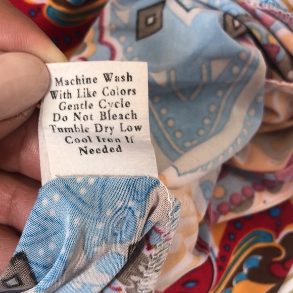 California woman pant colorful beach - Picture 8 of 10